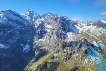 Eiger-Mönch-Jungfrau Flug mit Abstecher zum Oeschinensee
