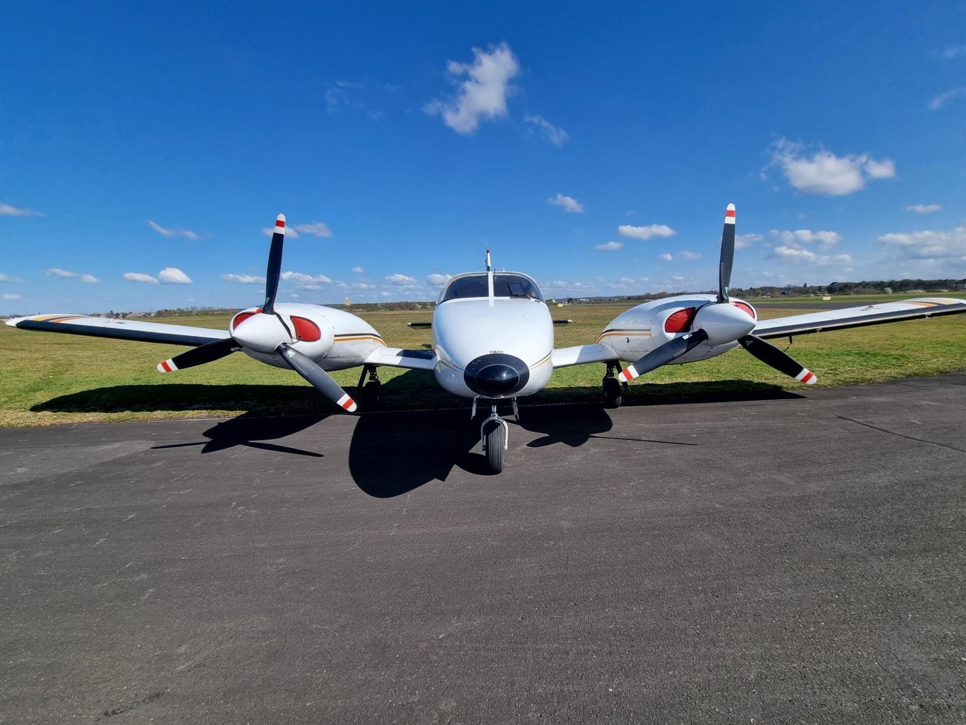 Frontansicht Seneca II