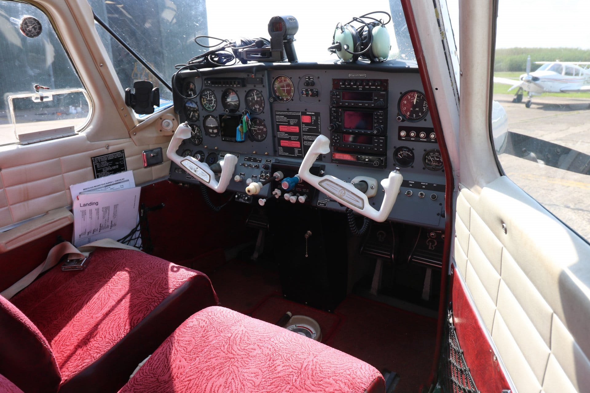 Beechcraft Musketeer 24