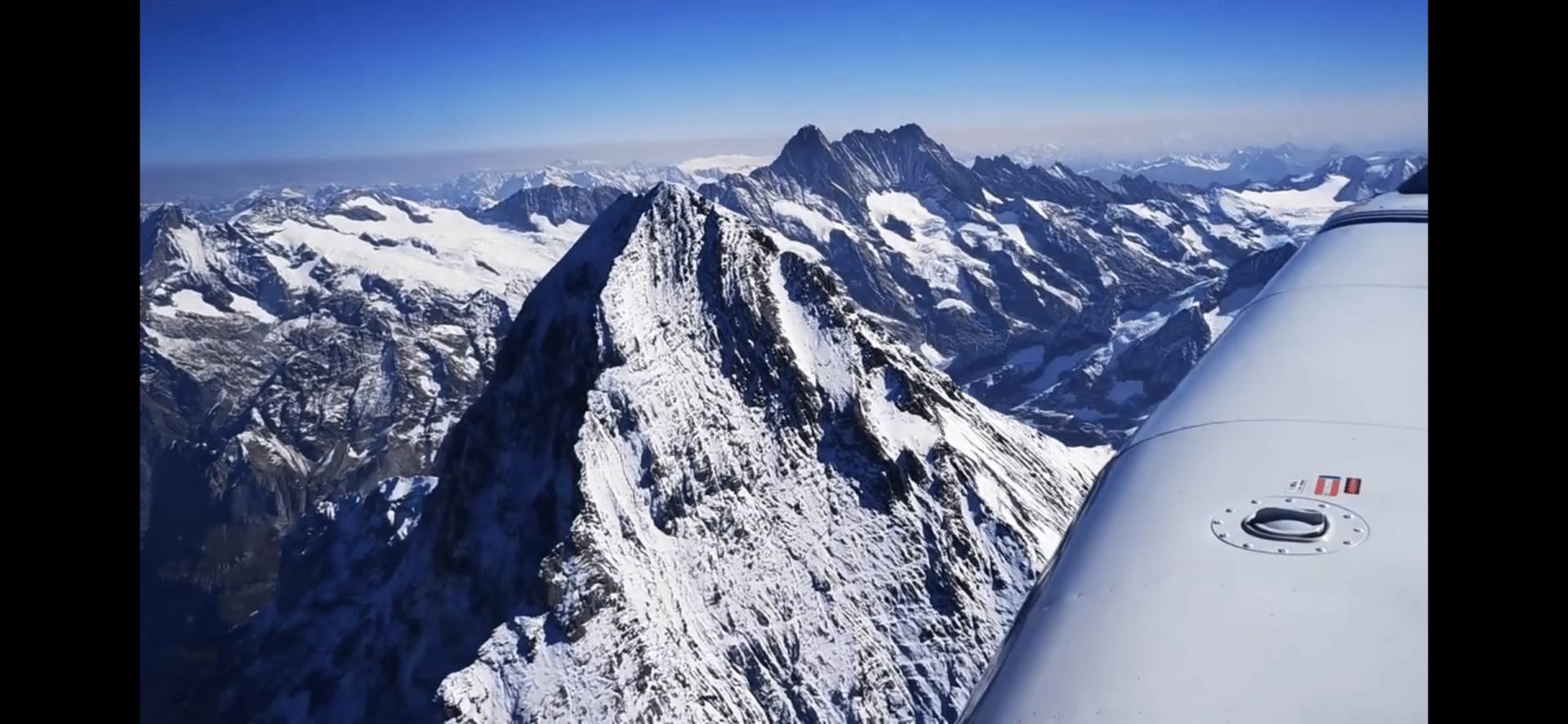 Survol des Alpes Bernoises avec pause café à La Gruyère