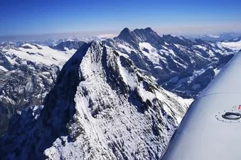 Survol des Alpes Bernoises avec pause café à La Gruyère