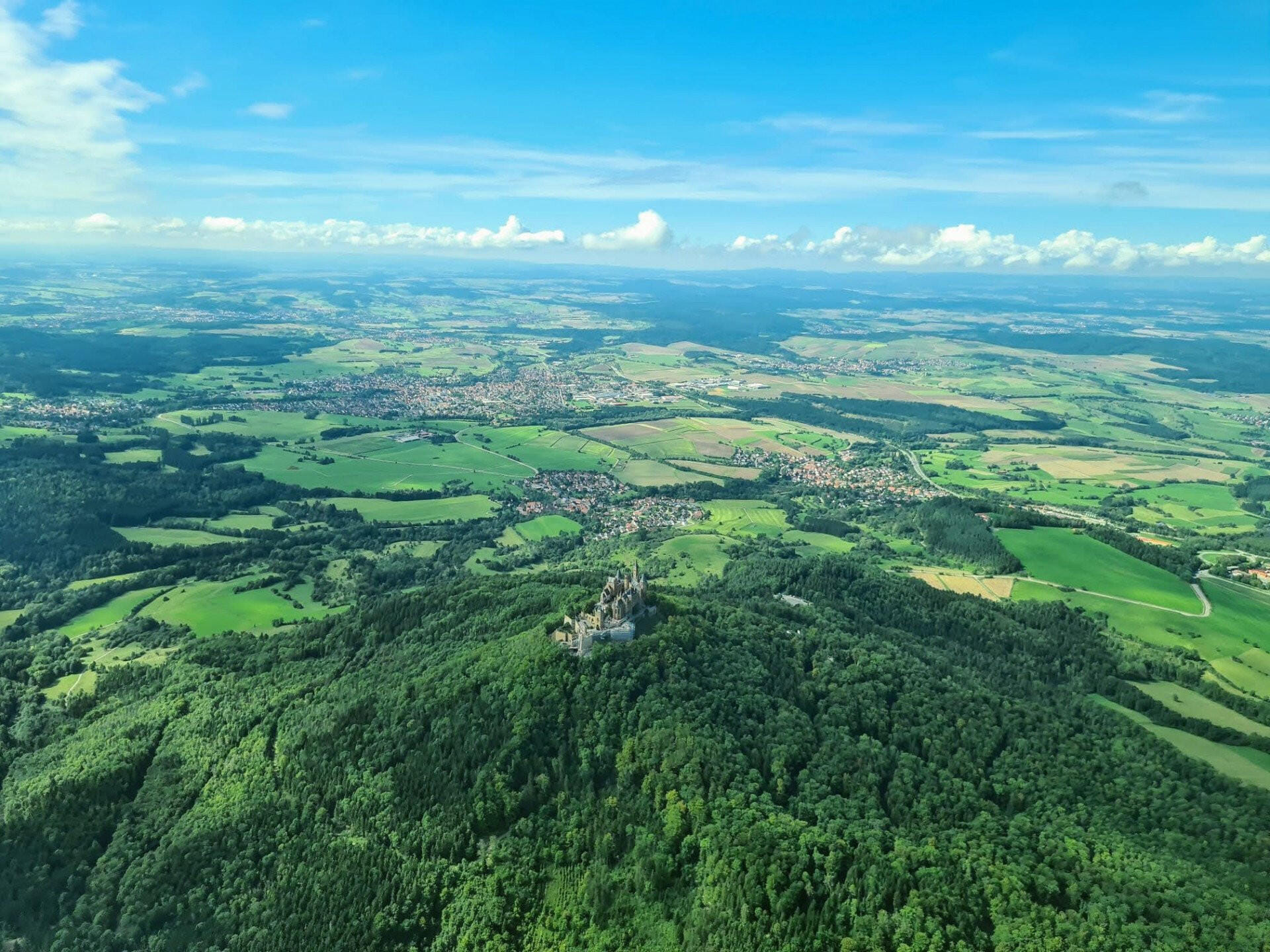 Rundflug über Stuttgart und die Schwäbische Alb