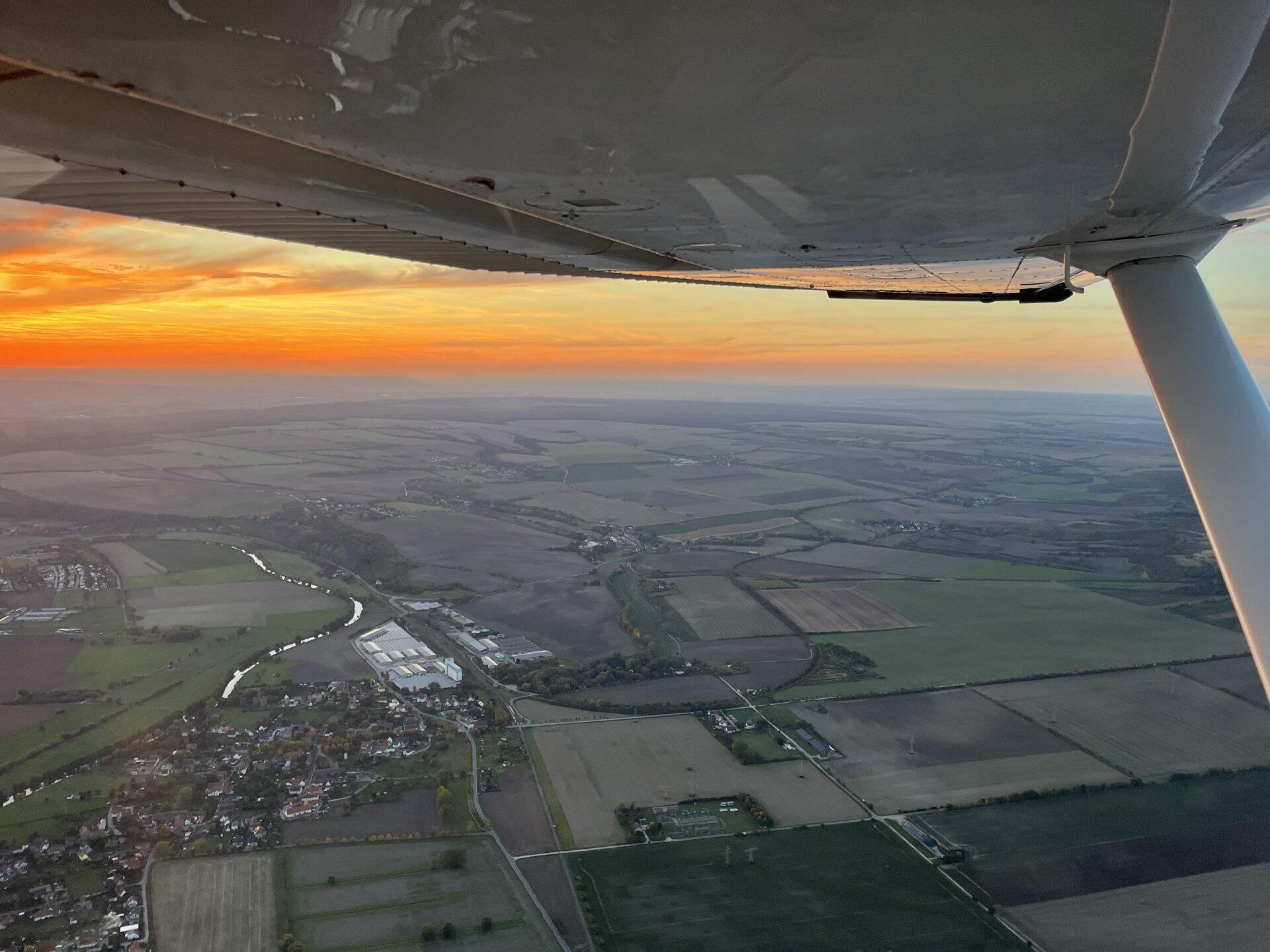 Sonnenuntergang Rundflug Halle Oppin C182 30 min