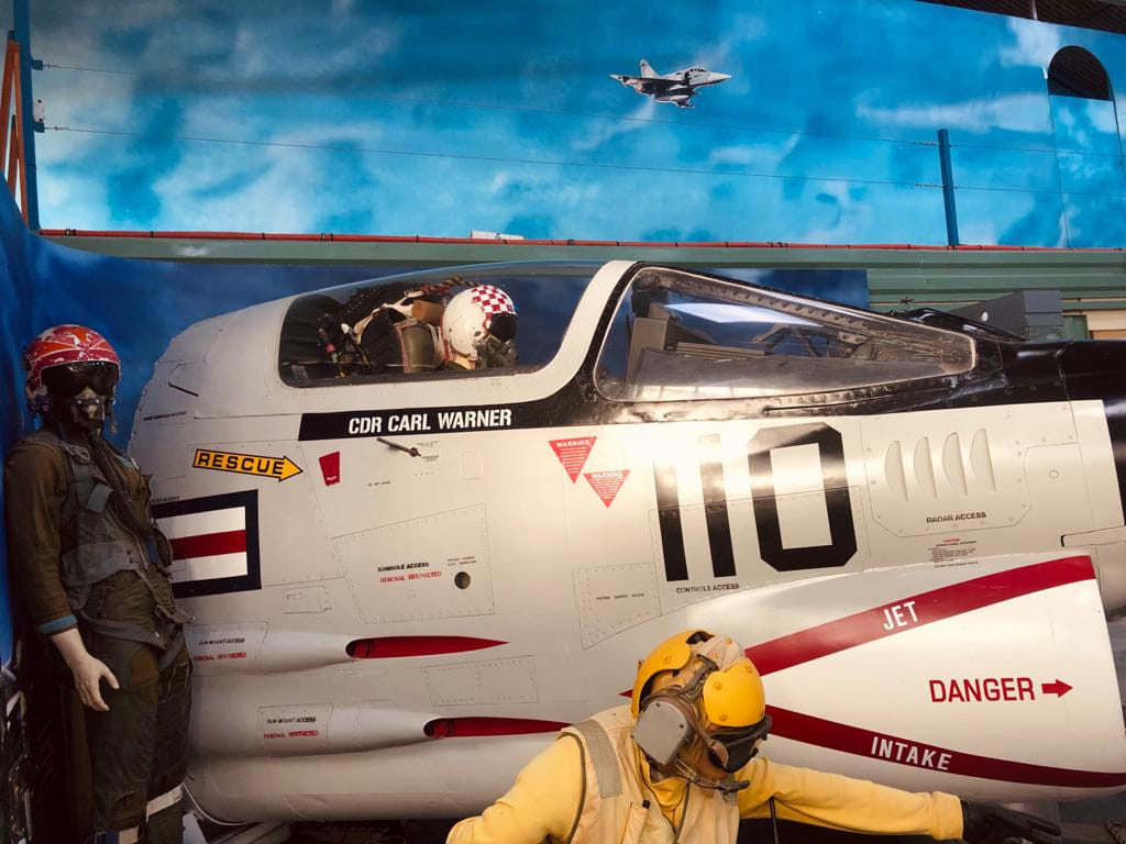 Pic St-Loup/Gorges Ardèche, Musée Européen Aviation (hélico) - France