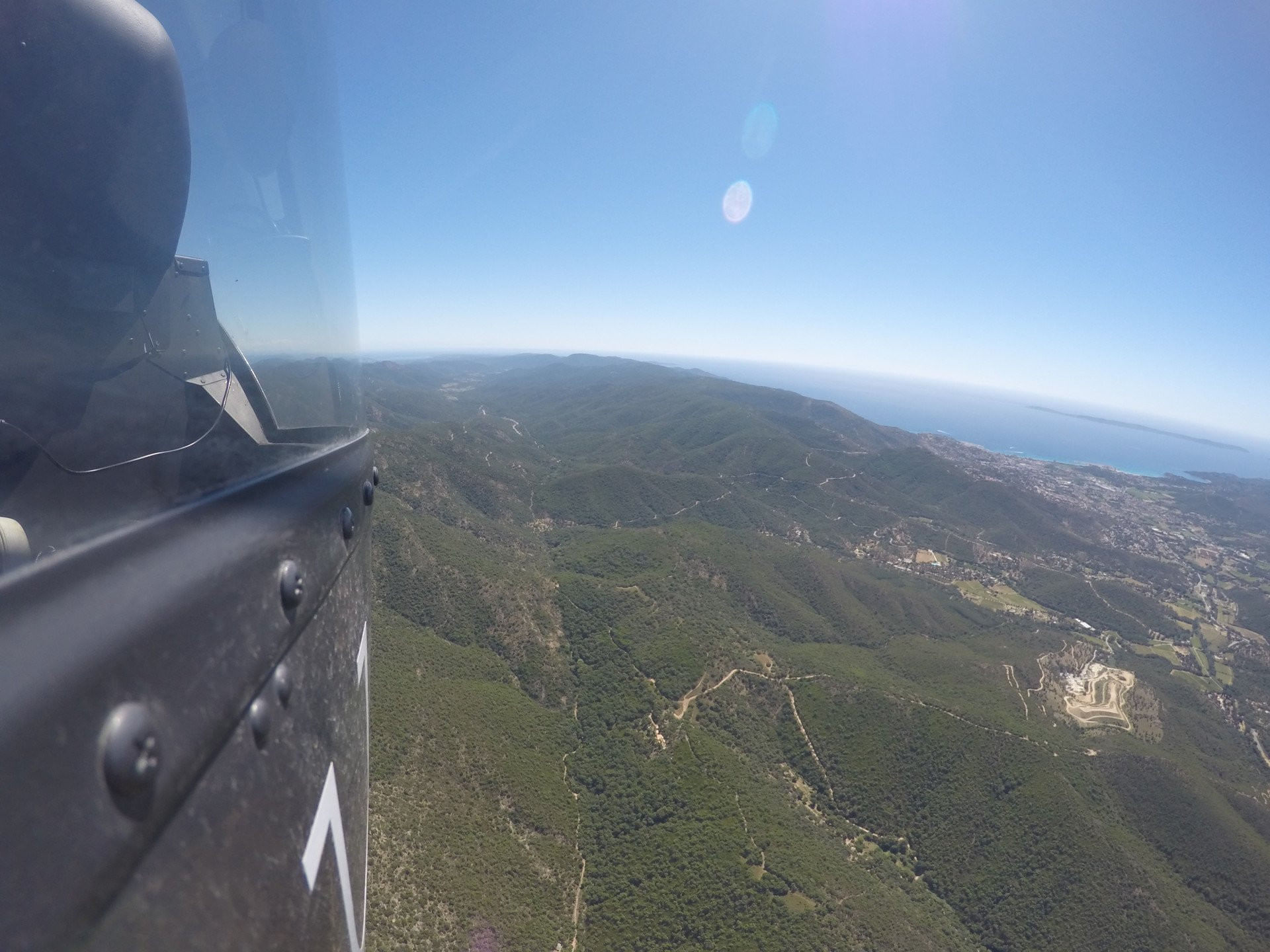 Hyères et ses alentours en Hélicoptère - 30 min