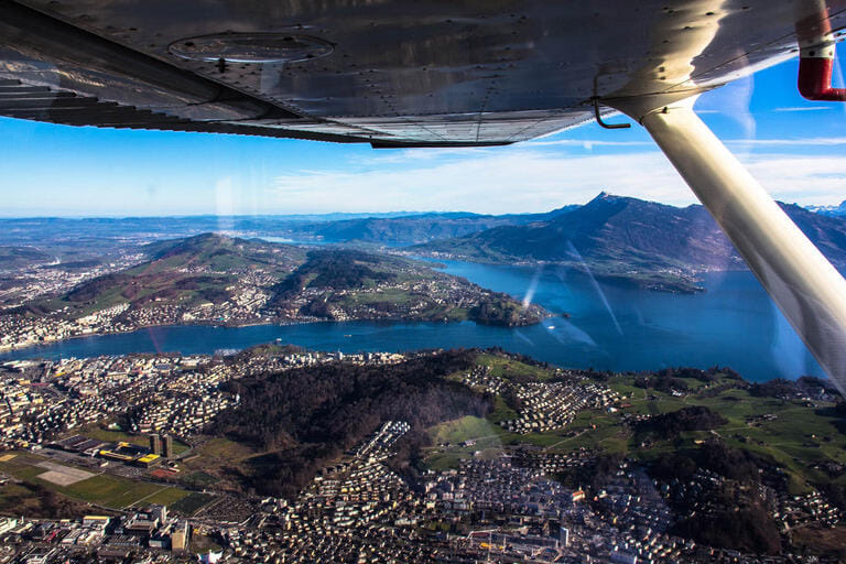 Vol panoramique au-dessus de Lucerne : Pilatus, Rigi, lac des Quatre-Cantons et la vieille ville vus du ciel
