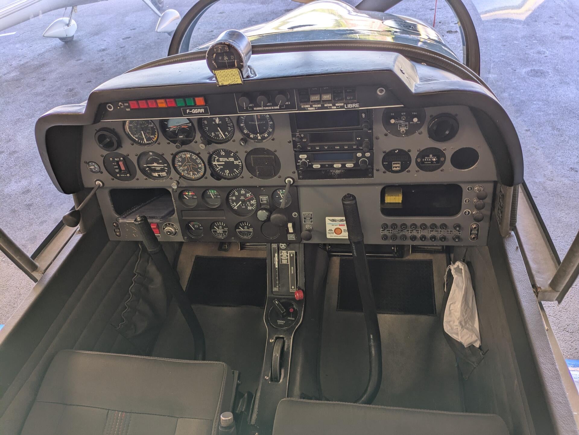 Vue du cpckpit d'un DR400