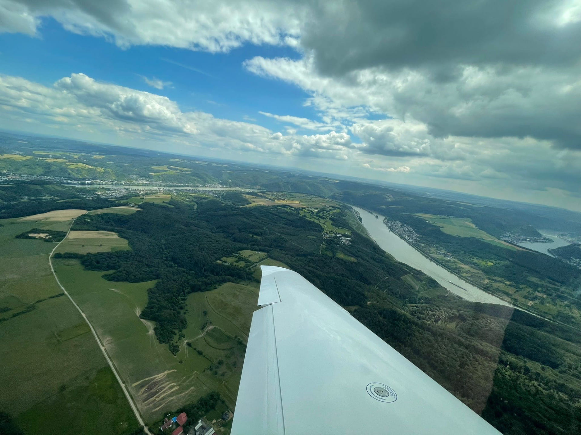 Majestätische Burgen des Rheintals von Mainz nach Koblenz