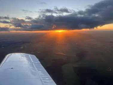 Vol crépusculaire et couché de soleil à 3000 pieds