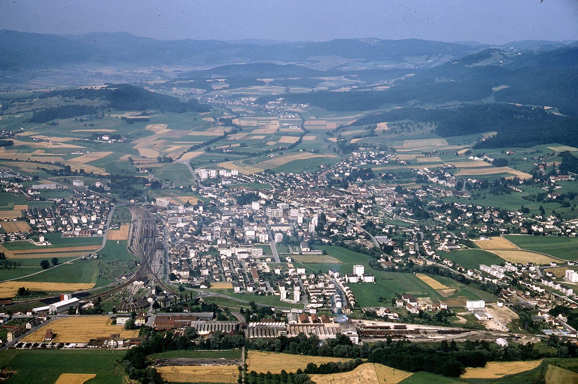 Survol du Jura suisse depuis Montbéliard