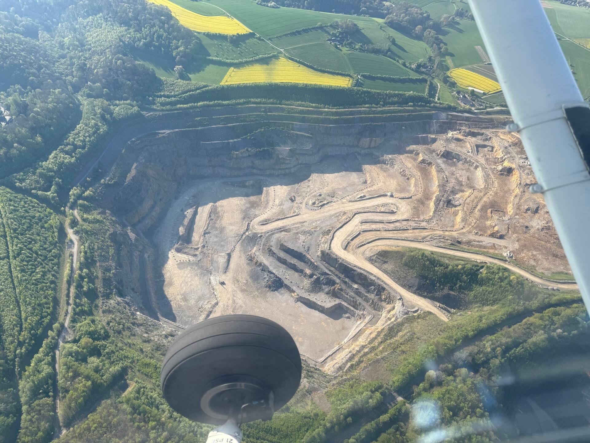 Tagebau und Steinbruch Rundflug mit Cessna 172