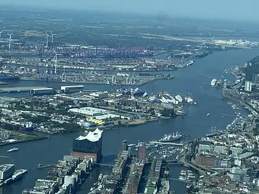 Rundflug über Hamburg, Hafen, Alster, Elbphilharmonie