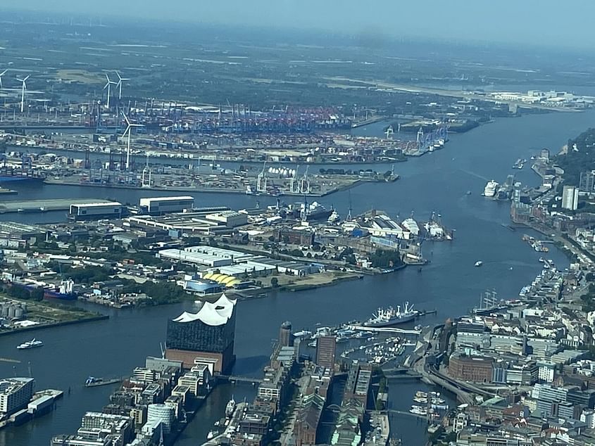 Rundflug über Hamburg, Hafen, Alster, Elbphilharmonie