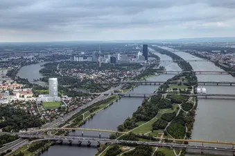Wien entlang der Donau im Helikopter (2-3 Passagiere)