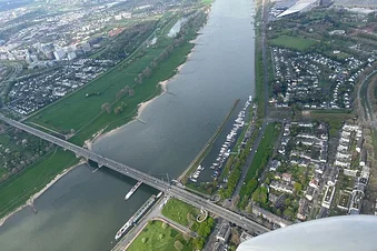 Vater Rhein: Theodor-Heuss-Brücke