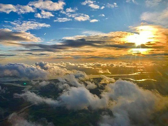 Sightseeing flight: Thames Delta & London from the Distance