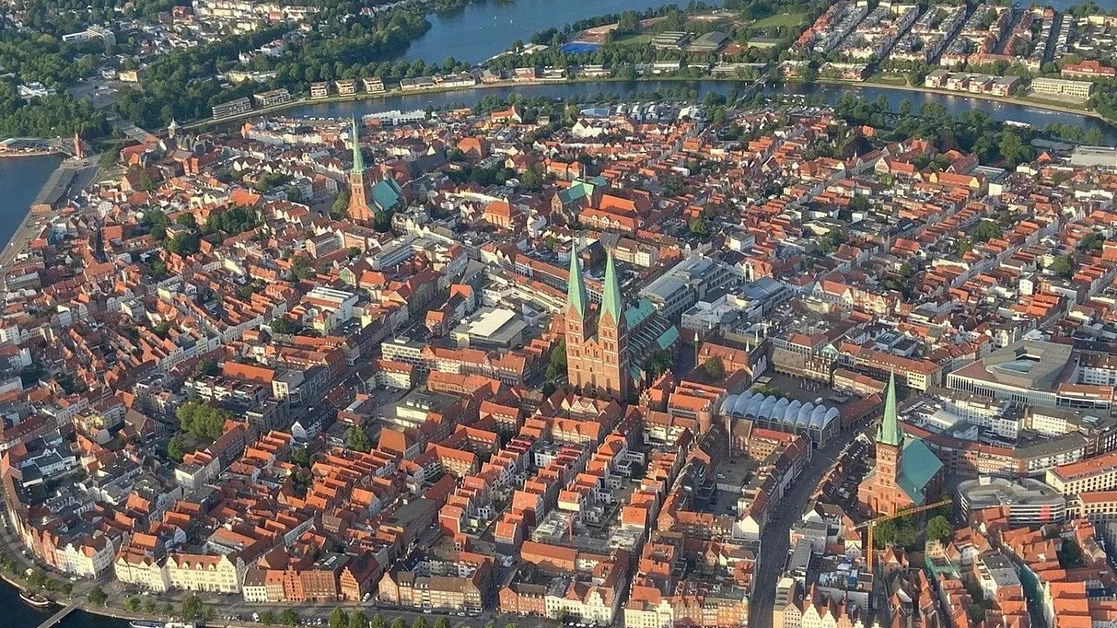 Rundflug Lübeck - Schloß Schwansee - Poel- Schweriner Schloß