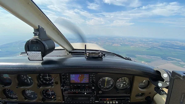 Cockpit PA 28