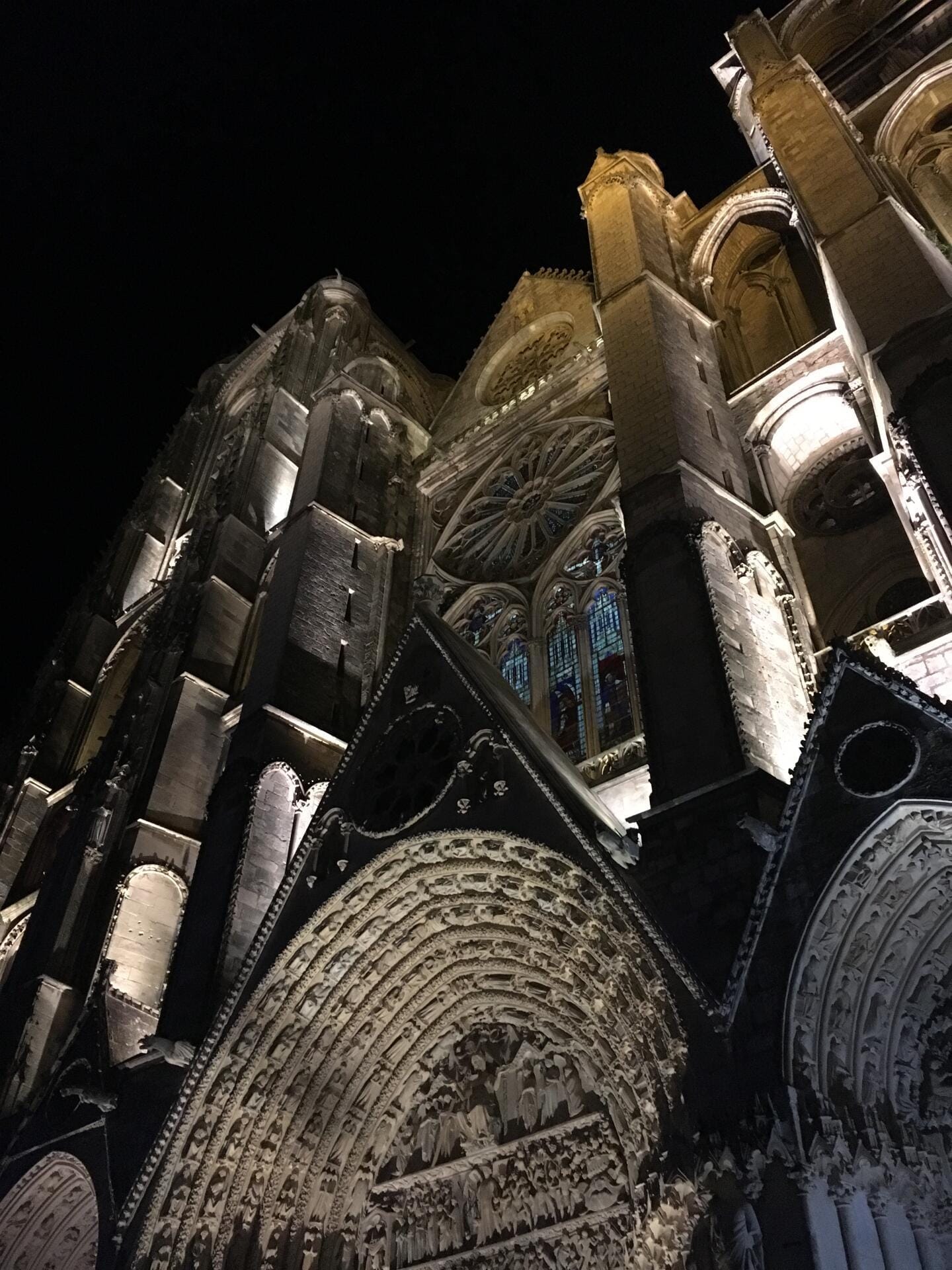 Gotik und Genuss: Tagesflug nach Bourges