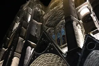 Gotik und Genuss: Tagesflug nach Bourges