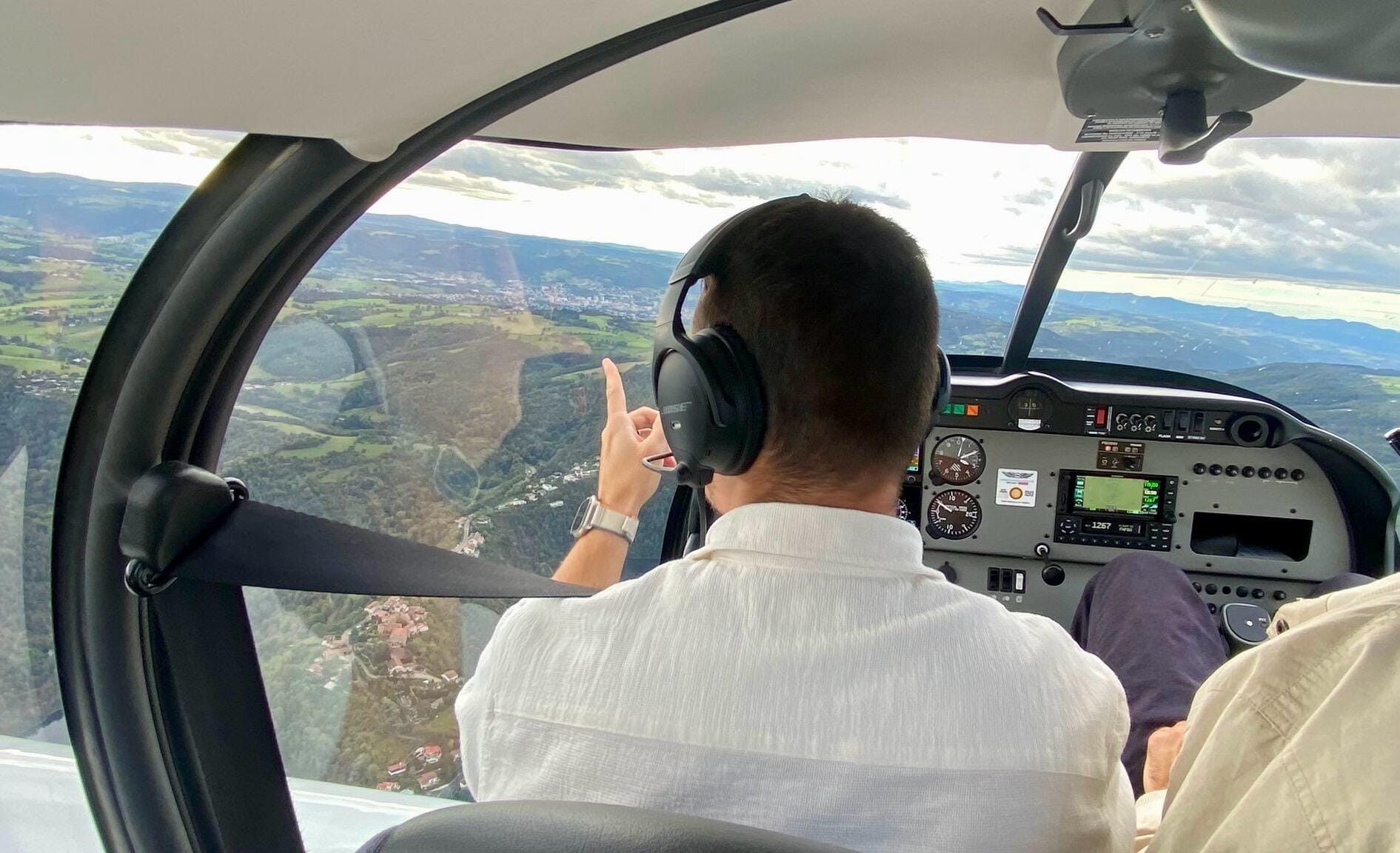 Vue depuis le cockpit, aux commandes pour partager la passion du vol.
