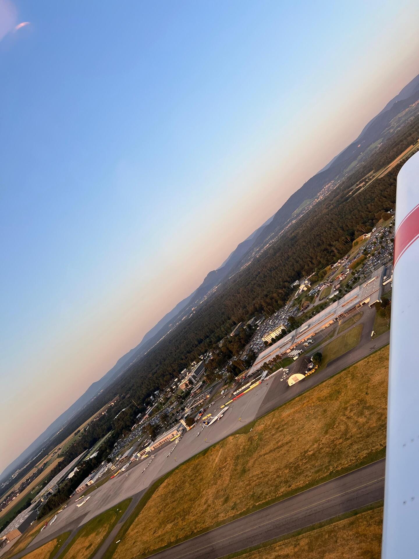 Verkehrsflughafen und weitere spannende Orte aus dem Cockpit