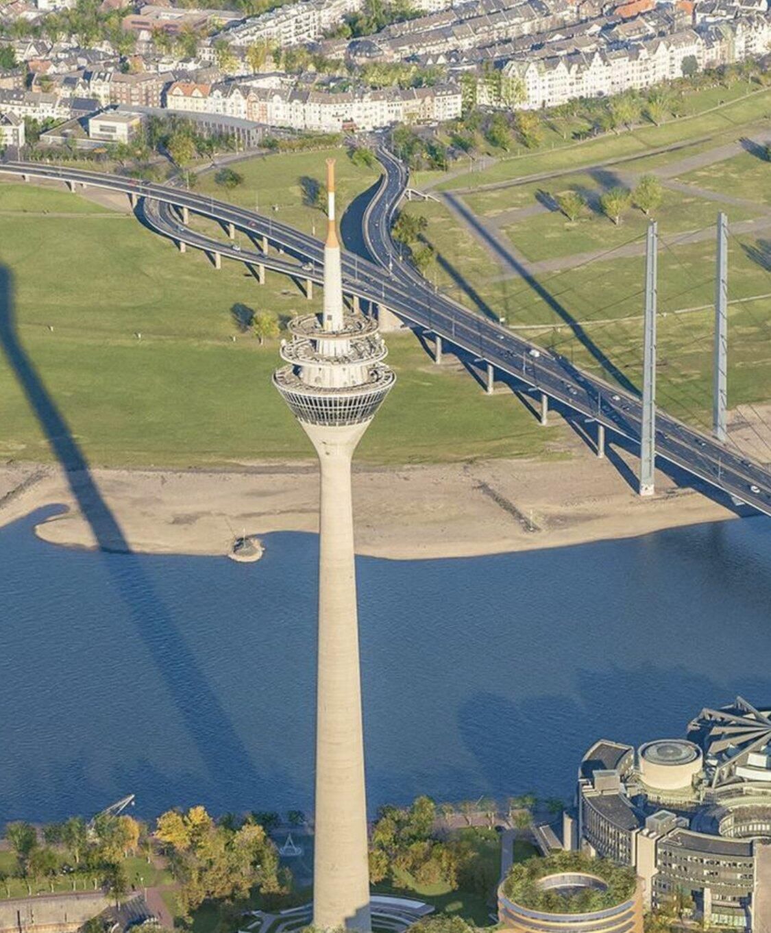 Rundflug „Rheinturm & Düsseldorf“ - Ledersitze mit PA28-181