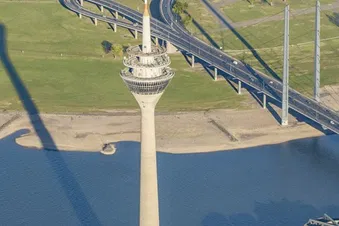 Rundflug „Rheinturm & Düsseldorf“ - Ledersitze mit PA28-181