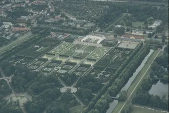 Hannover Rundflug mit blick auf Schloss Marienburg