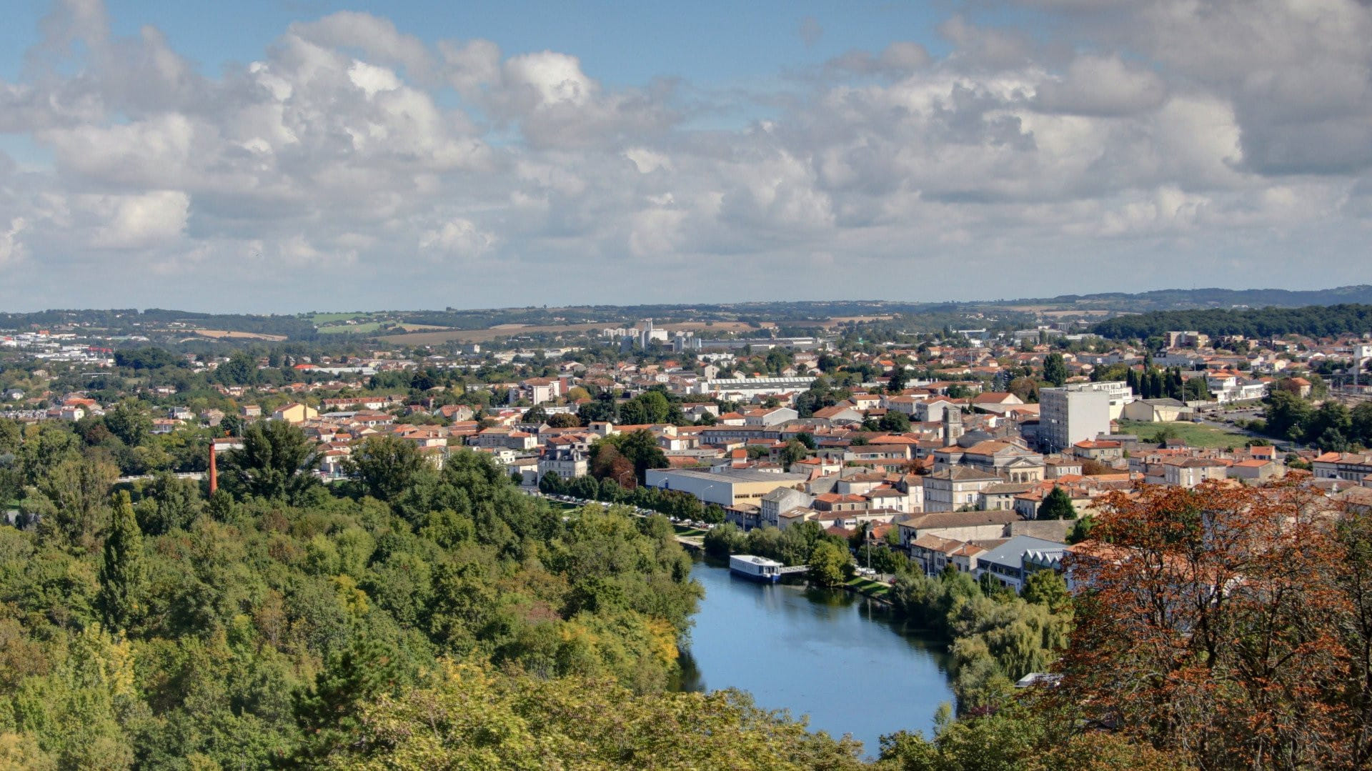 Angoulême et ses alentours en Hélicoptère - 30 min