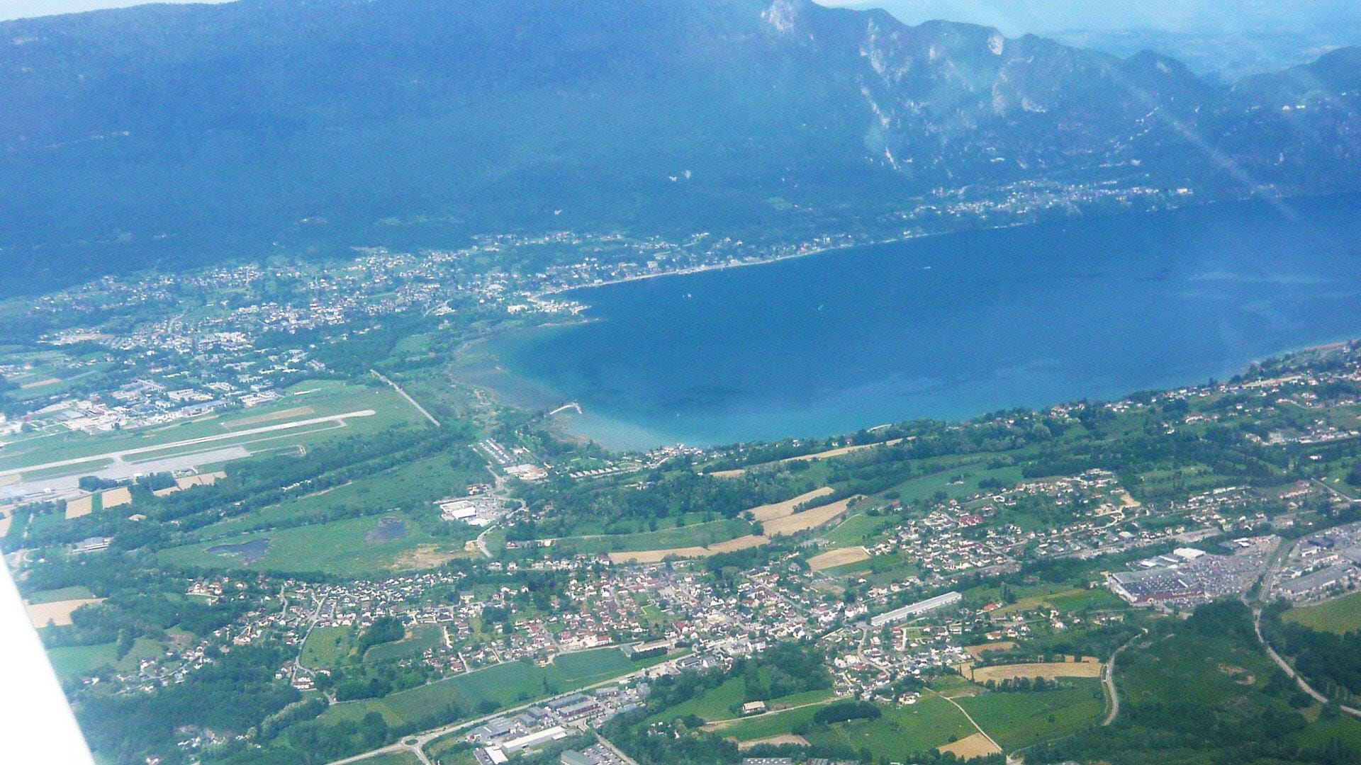 Décollage directement au dessus du lac depuis Chambéry