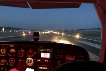 Chemnitz bei Nacht - Rundflug in den Sonnenuntergang