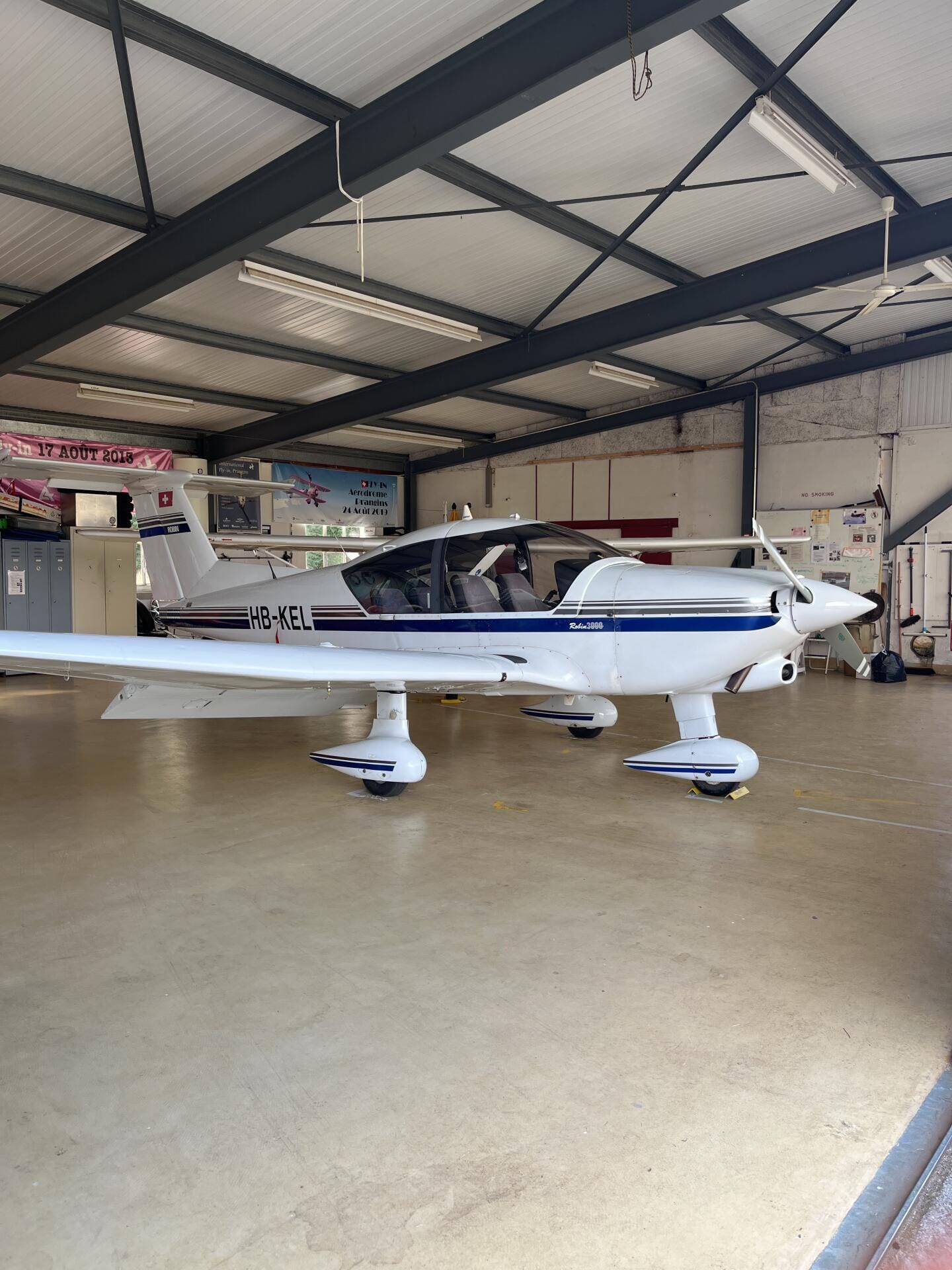 Robin R3000