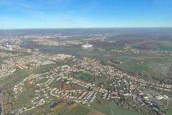 Longez la Moselle, jusqu'à Charmes
