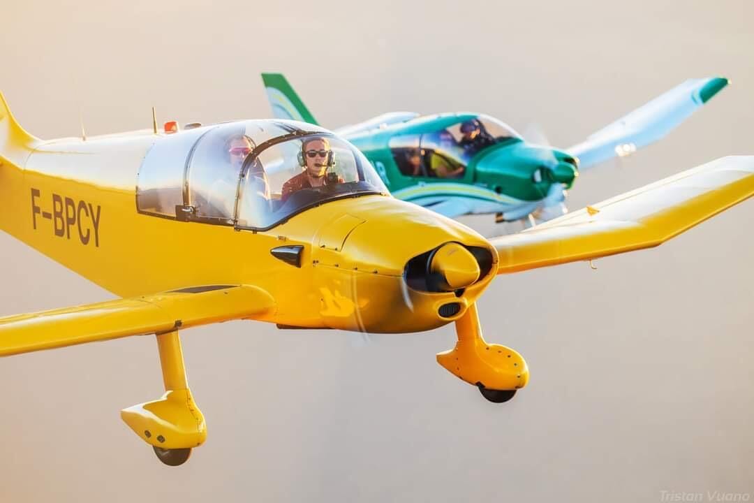 [1H] En Dr221 -> Vol sur les Vosges, ses châteaux & lacs.