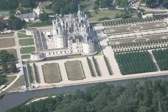 Survol des châteaux de la Loire