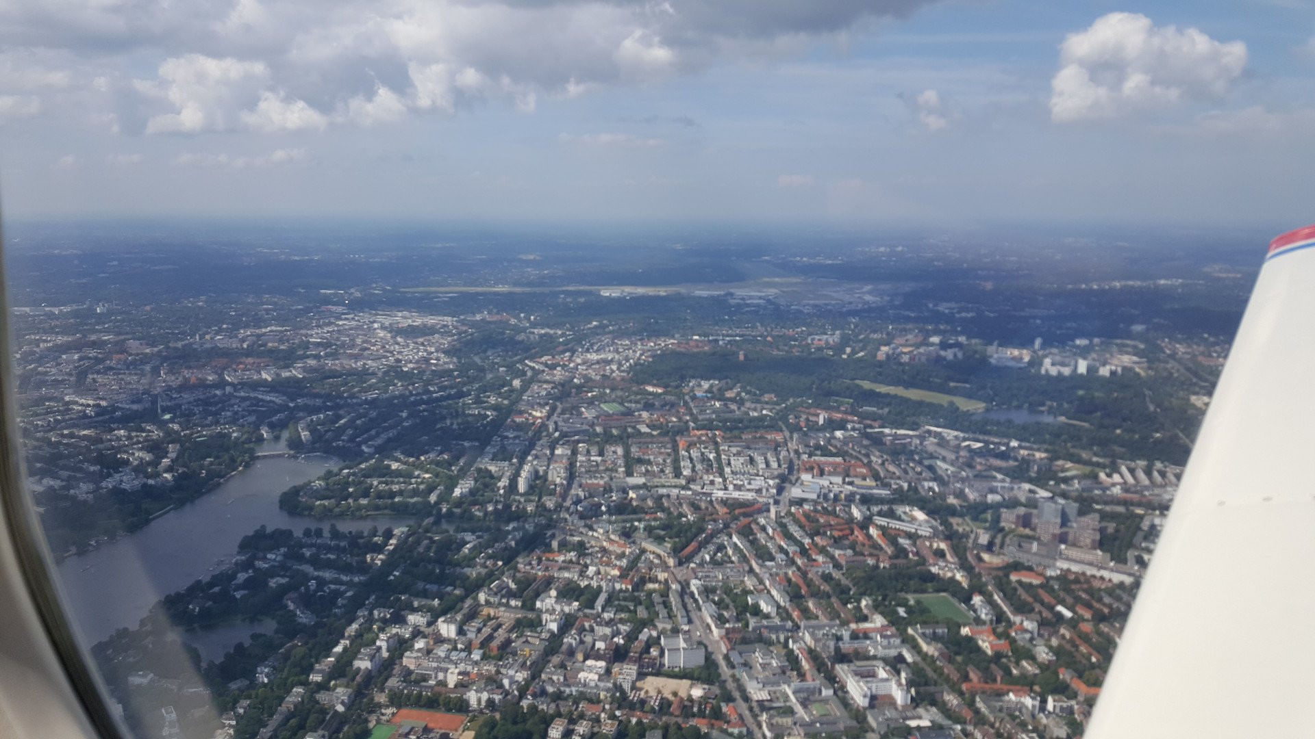 Rundflug über Hamburg in Cessna 172