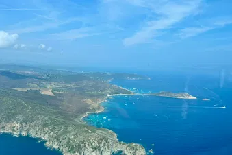 Côte d’Azur vue du ciel : îles d’Hyères et Saint-Tropez