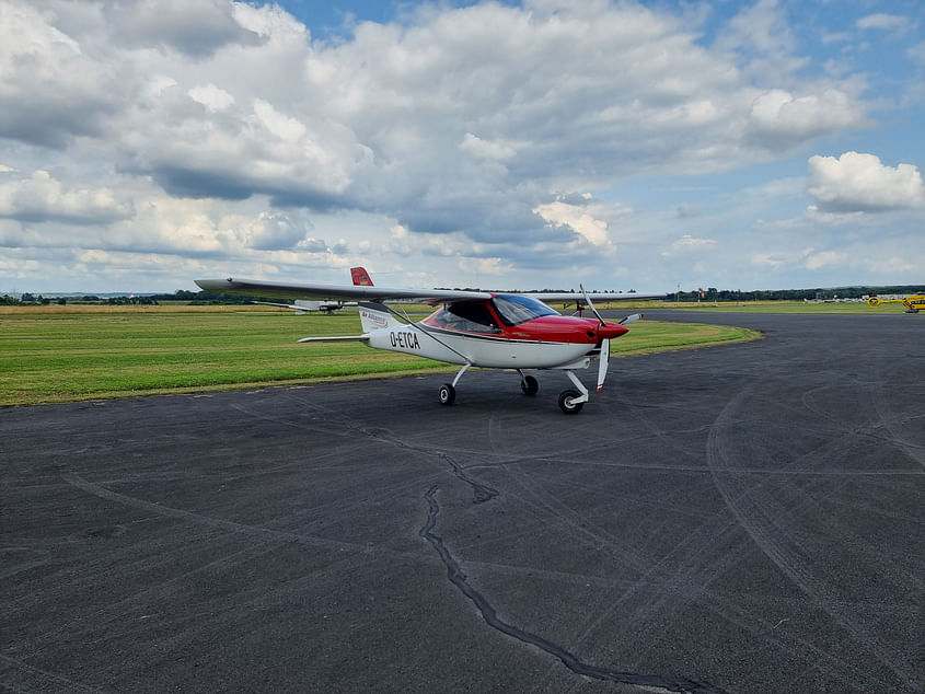 Rundflug über das Siebengebirge, Phantasialand und Bonn!