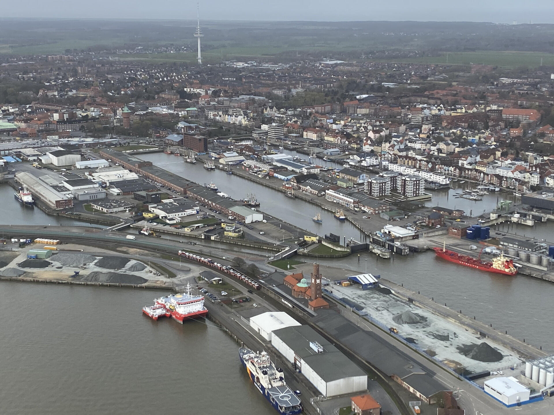 Von Cuxhaven entlang der Elbe nach Hamburg
