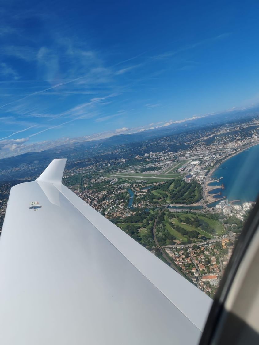 Vol "VIP" pour Cannes / "VIP" Flight to Cannes