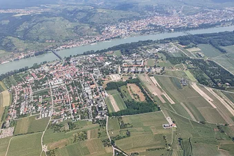 Rundflug von St. Pölten über die Wachau mit Pause in Krems