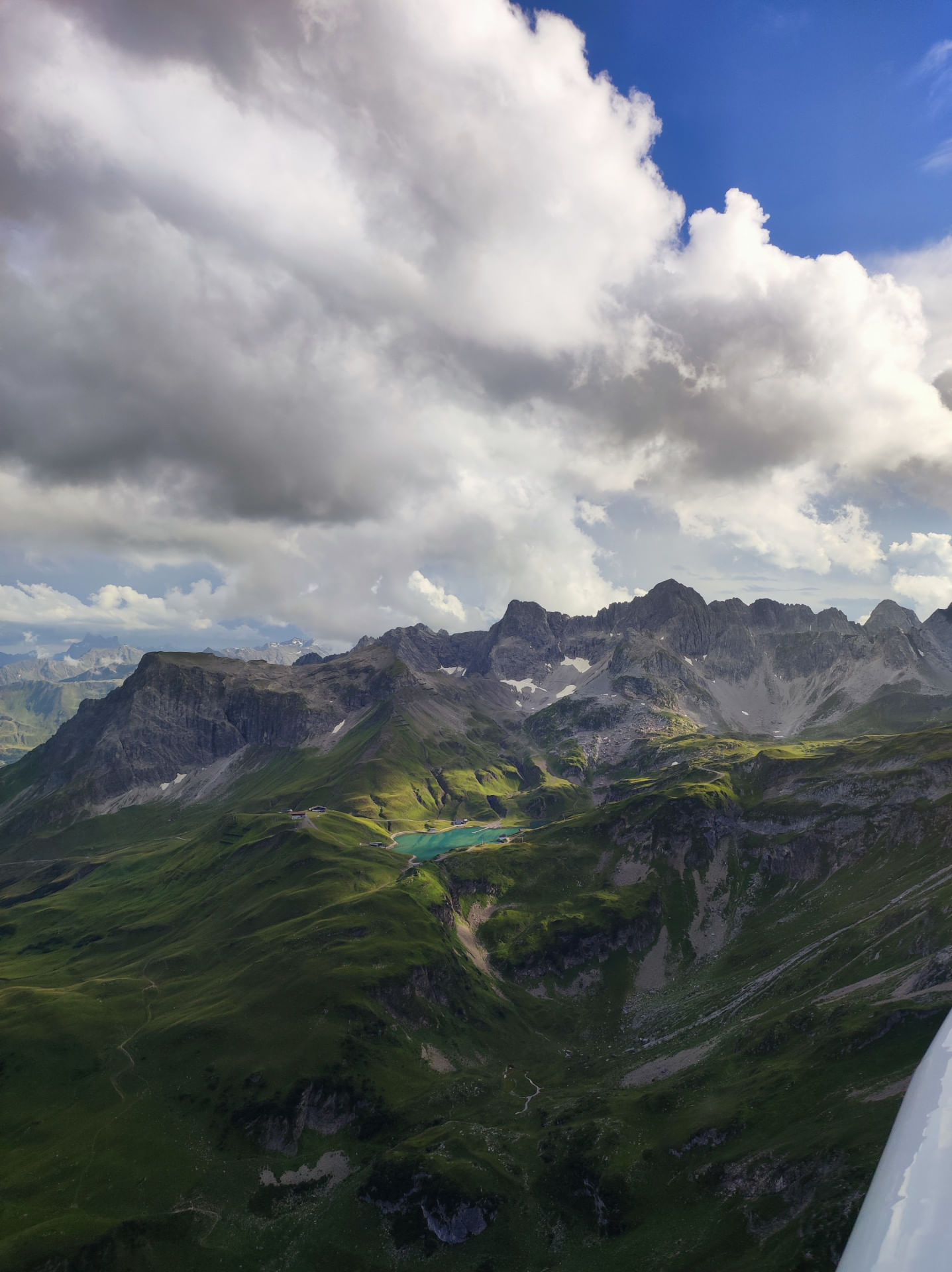 Alpentour - Flexibler Flug an den Berggipfeln vorbei