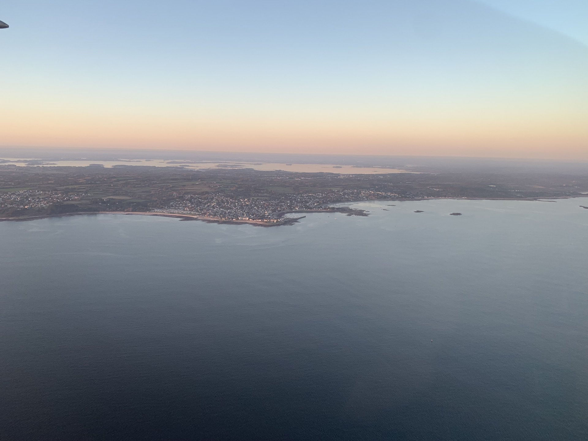 Le Morbihan et le Finistère en un même vol
