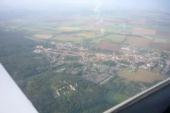 Ballenstedt mit Flugplatz (hinten im Bild)