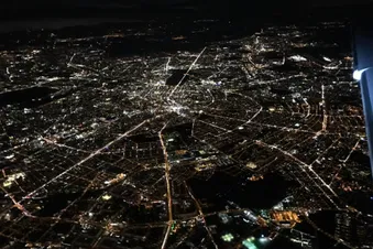 Anflug Berlin bei Nacht ...