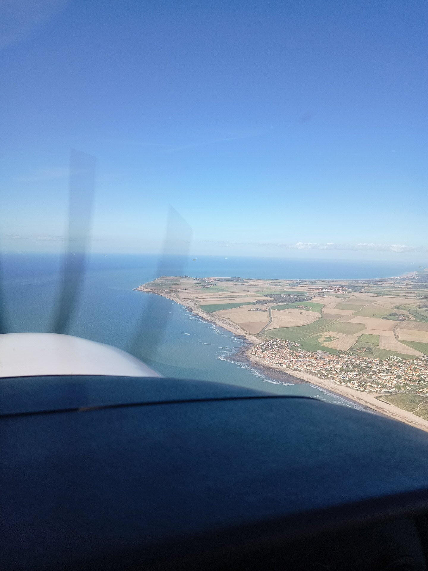 Survol de la cote depuis Lens