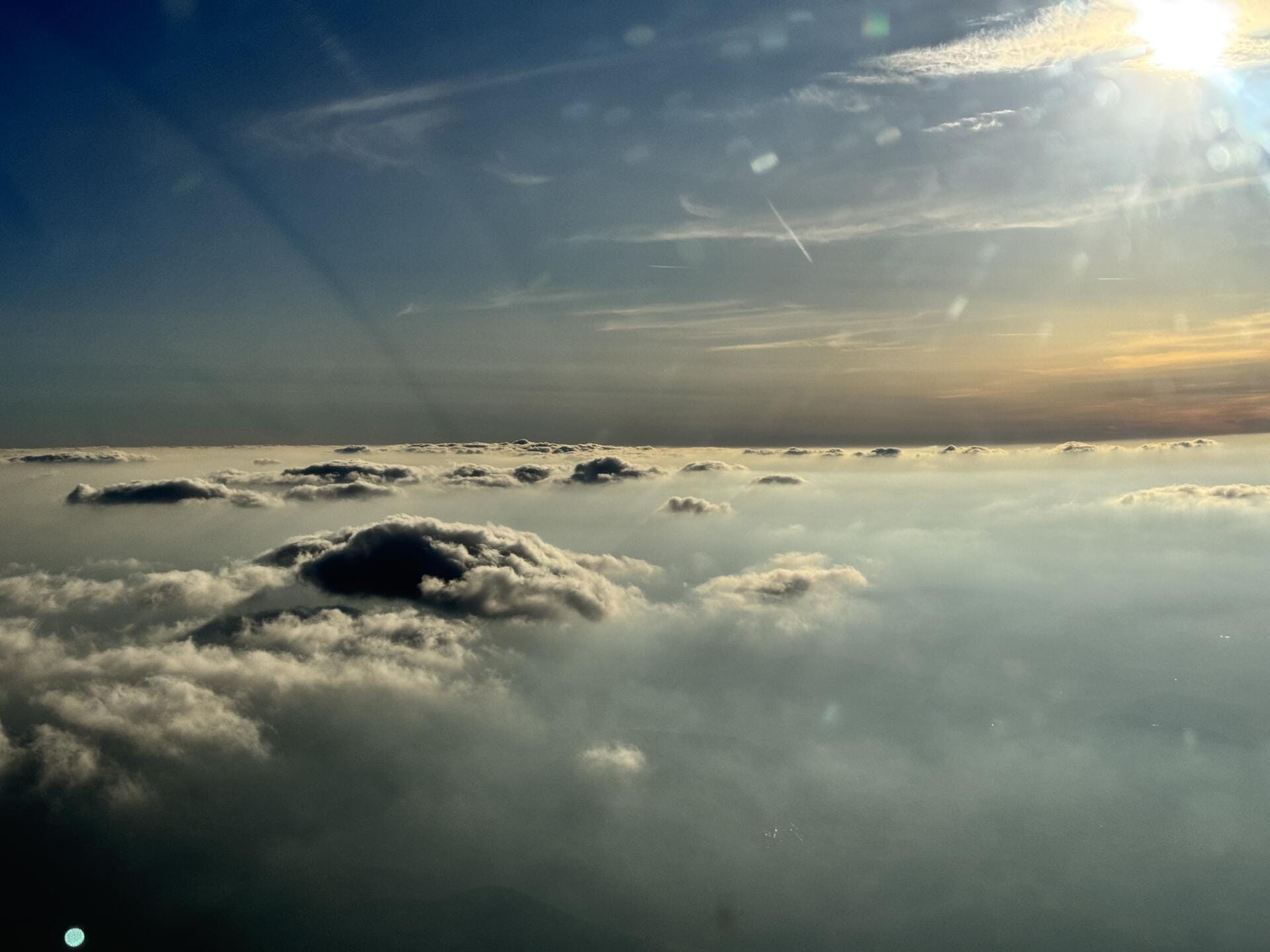 alles schön ruhig über einem Wolkenteppich