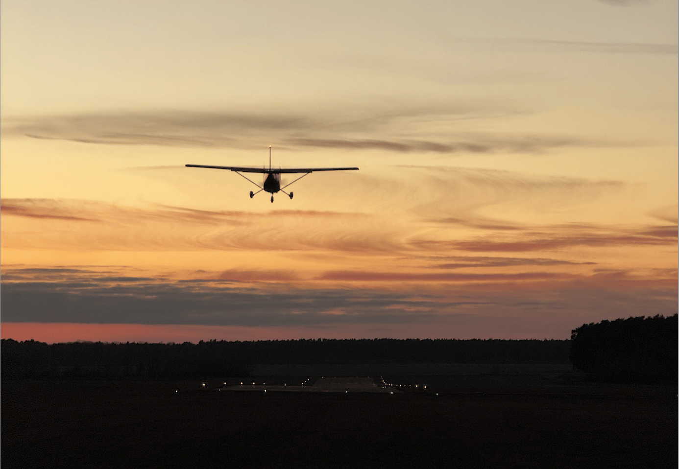 Landung bei Sonnenuntergang