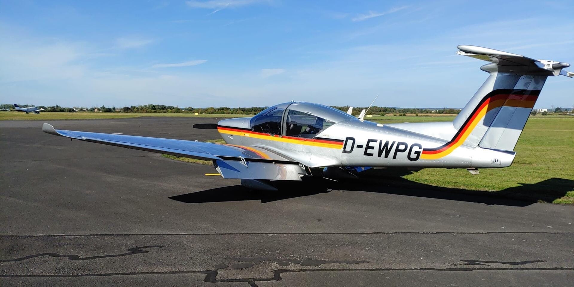 Robin R3000